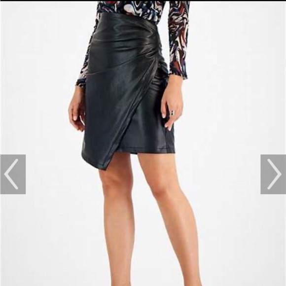 Faux leather size 8 wrap around skirt - Picture 2 of 3